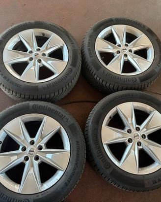 4 Cerchi Volvo Da 18 5x108 Et 50,5 Compreso Gomme