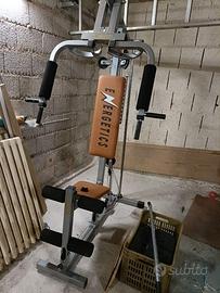 Attrezzo multifunzione con pesi