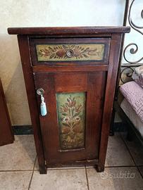 Comodino in Stile Ante Dipinte