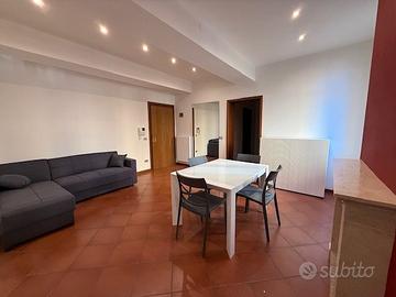 Ad.ze Centro Storico: appartamento arredato