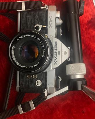 Fotocamera Pentax MX con accessori