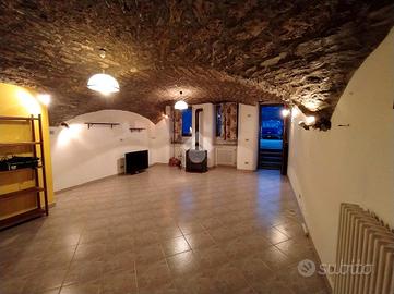 4 LOCALI A SAINT-NICOLAS