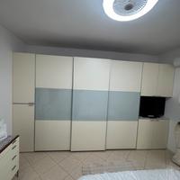 Armadio, comò, comodini e specchio BERLONI