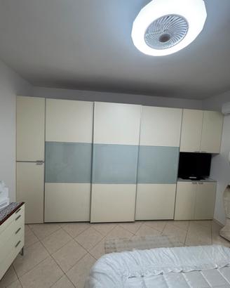 Armadio, comò, comodini e specchio BERLONI