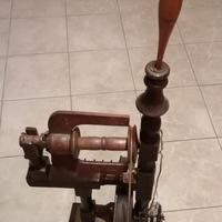 antico arcolaio verticale a pedale 