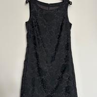 Abito nero ricamato Sisley