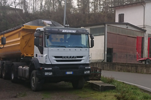 Trattore stradale 4x4