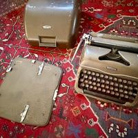 Macchina da scrivere Triumph Perfekt con custodia