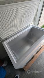 Congelatore freezer a pozzetto grande 300lt