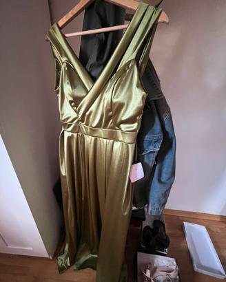 Vestito verde oliva mai indissato