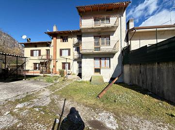 CASA DI CORTE A VENZONE