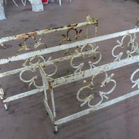 Vecchie fioriere in ferro