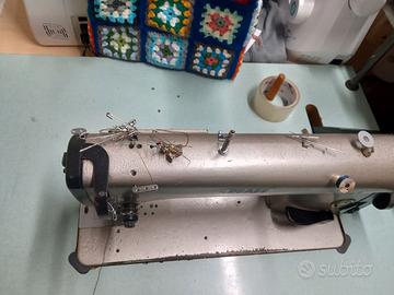 Machina da cucire e una taglia cucia professionale