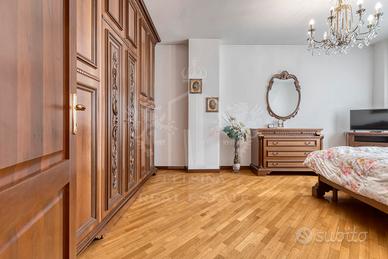 Camera matrimoniale in legno massello 