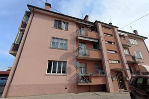 APPARTAMENTO TRICAMERE DAGLI AMPI SPAZI BEN DIS...