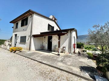 4 LOCALI A ASSISI