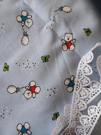 un pezzo di stoffaper corredo bimbo atiezza un met