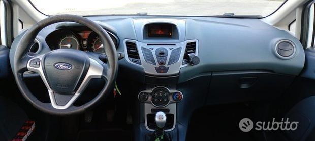 Ford Fiesta Titanium OR5300