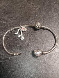 bracciale pandora con 2 charm 
