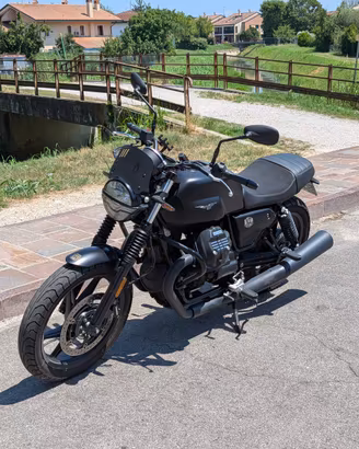 Moto Guzzi V7 Stone | 2021