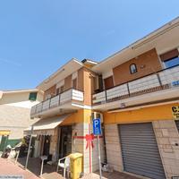 Marino bilocale con balcone e posto auto