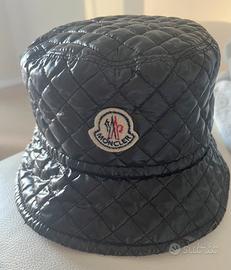 cappello bucket trapuntato nero Moncler originale