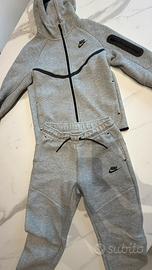 Tuta Nike tech