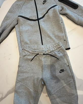 Tuta Nike tech