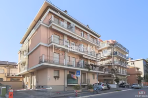 TRILOCALE CON AMPIO BOX AUTO A CATTOLICA