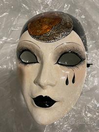 Maschera veneziana volto femminile con lacrima