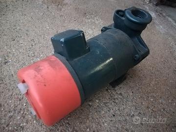 pompa per liquidi 220 V.