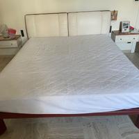 letto matrimoniale con testata in pelle