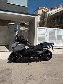 Yamaha TMAX 560