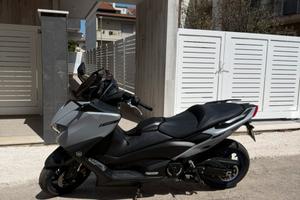 Yamaha TMAX 560