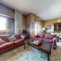 5 VANI CON AMPI BALCONI E BOX AUTO