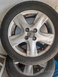 Gomme con cerchi Toyota Yaris 