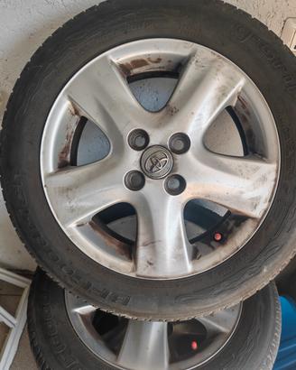Gomme con cerchi Toyota Yaris 