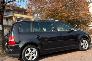 Volkswagen Touran 1.6 benzina 2005 anno