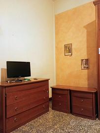 comò e comodici in legno massello.
