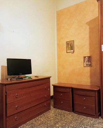 comò e comodici in legno massello.