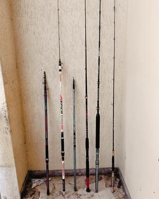 canne da pesca dalla barca