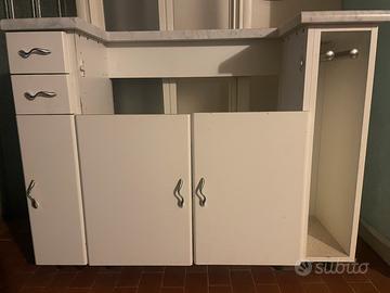 Mobiletto bagno piano marmo e specchio