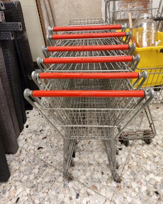 Carrello spesa supermercato selfservice

