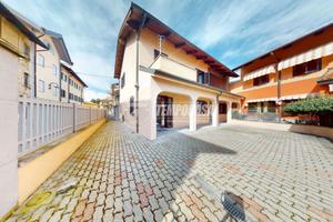 Centro Caselle: villa indipendente su tre lati con