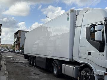 Semirimorchio lamberet frigo 13.60 fna 2029 2004