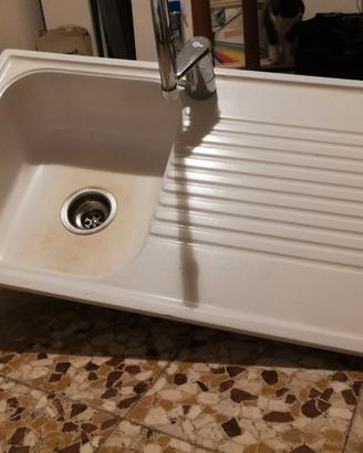 Lavandino cucina bianca