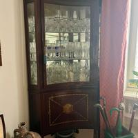 Vetrina angolare stile Luigi XVI