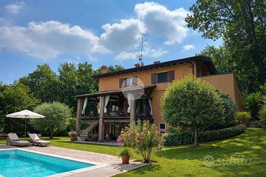 VILLA SINGOLA A DESENZANO DEL GARDA