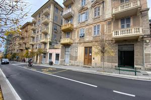NEGOZIO A GENOVA