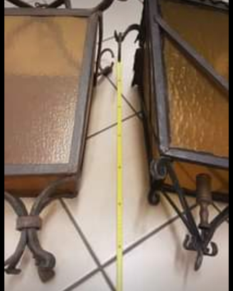 Lampade antiche da porticati di palazzo